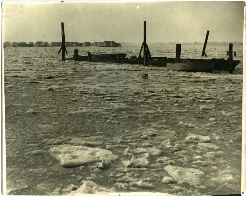  Frozen river. Douglas Went photograph

Used in The Stowboaters page 6. 
Cat1 Weather Cat2 Places-->Brightlingsea