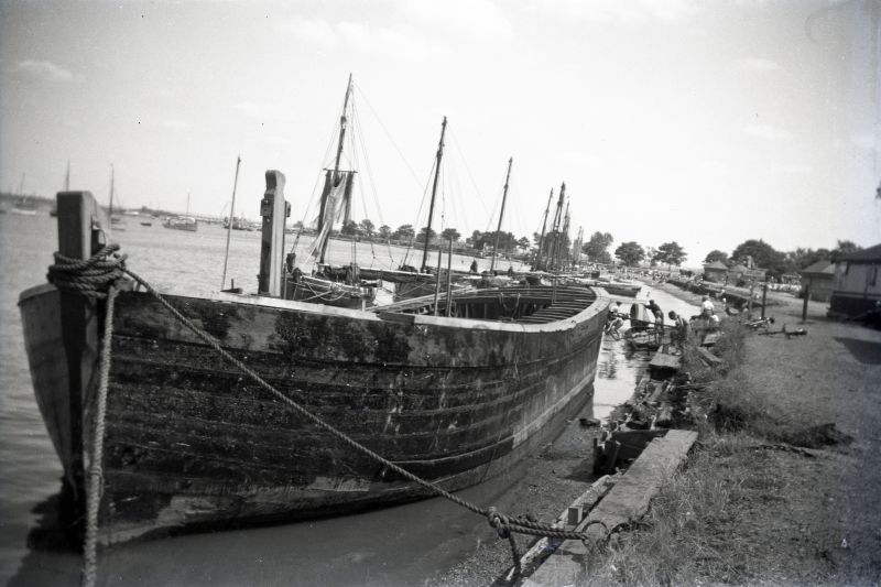  Barge being rebuilt at Maldon.


I'm pretty sure this is OAK. Cook's books show an invoice dated 5th July 1961 To repair damage to topside £60-2-6d. That would seem to fit this picture. [ Ron Green ] 
Cat1 [Not Set] Cat2 Barges-->Pictures Cat3 Places-->Maldon