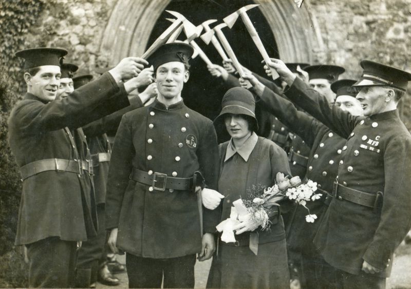  A fireman's wedding. Gordon Mussett and Catherine Heywood leave St. Peter and St. Paul Church after their marriage on 8 March 1930. Gordon's fellow West Mersea firemen form a guard of honour with an arch of axes. Front right is Horace Whiting and front left is Ivan Mole.

Original print by L.G. Cossor, 3a Sir Isaac's Walk, Colchester.


Ivan Mole, Ernie Dixon, Horace Whiting [Owen ...
Cat1 Mersea-->Fire Brigade Cat2 Museum-->DisplayPhotos Cat3 Families-->Mussett Cat4 Families-->Mole
