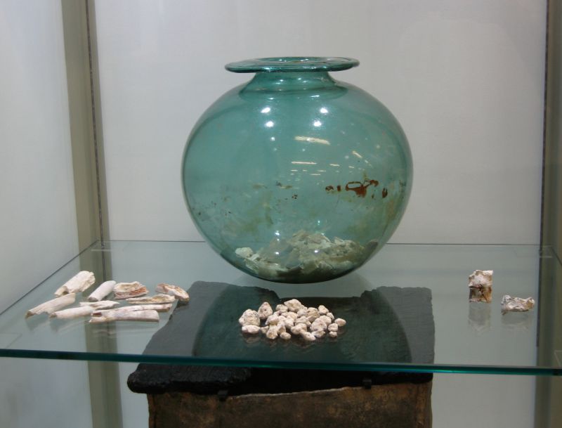 Mersea Barrow - urn and bones in Mersea Museum