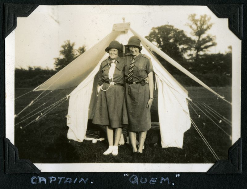  Girl Guides - 1936 Camp.

Captain [ Mrs Neill ], Quem. 
Cat1 Girl Guides