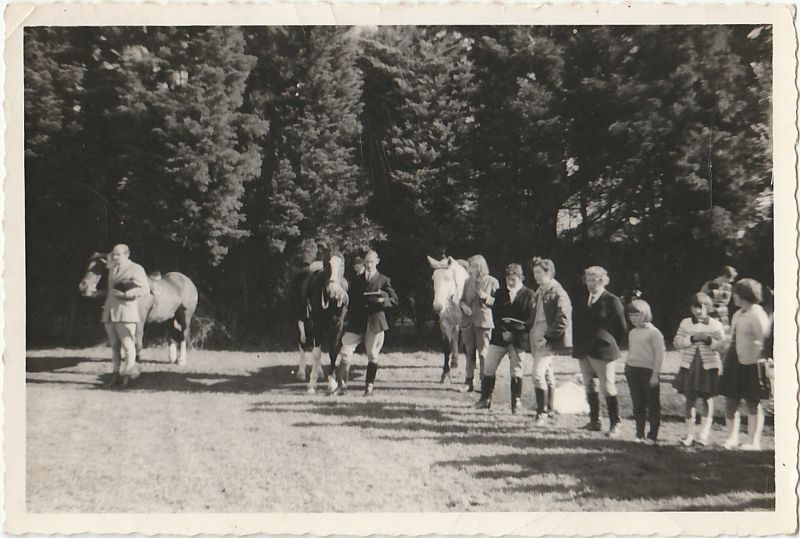  Horseman's Sunday at Patricia Catchpole stables on East Road. Rev. East officiated.

L-R Gordon Allen, Charlie Buckingham, Norma Appleby, Ann Knight, Angela Gant, Catchy, Jane Bland (?). 
Cat1 People-->Other