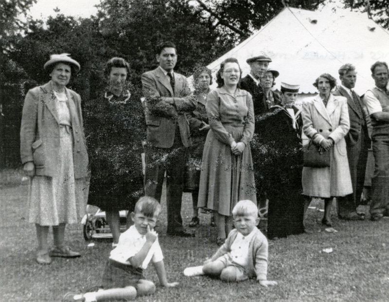  Royal British Legion Field 1954/55

L-R 1. Mrs K. Hewes, 2. Mrs Kathy Hannan née Hewes, 3. Mr Bill Pontyfix, 4. Mrs Joyce Pontyfix, 5. Mrs Gladys Wyatt née Mole, 6. Mrs Jim Gladwell, 7. Mrs R. Gladwell née Mole, 8. Geoffrey Hewes, 9. Mrs Annette Hewes, 10. Arthur Harrop, 11. Mr 'Joe' Hewes, 

Sitting John Hannan, David Hannan.

From Album 12. 
Cat1 Families-->Hewes Cat2 Families-->Mole