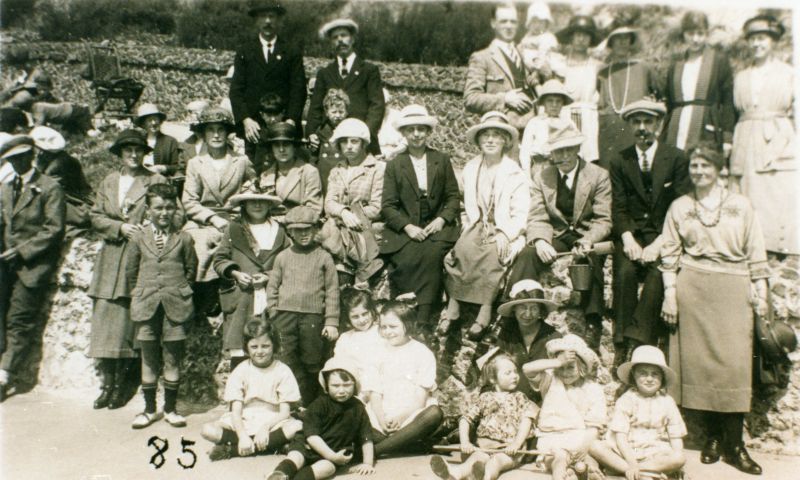  Outing to Clacton, 1918?

Far left Jack Pepper, Nora Tosbell later Pepper.

Photo 55AA J.W. 
Cat1 Birch-->People