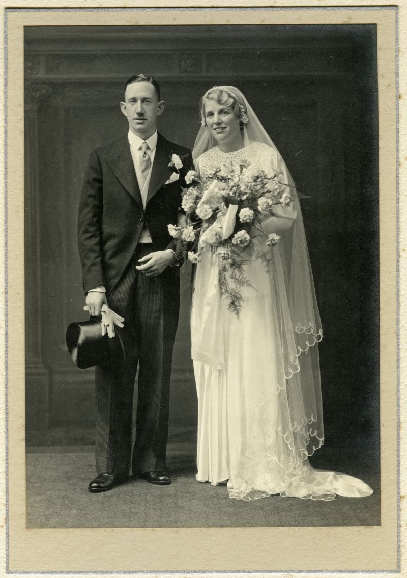  Wedding of Ena Annie Stoker and Alfred Walton Edwards, St Andrews.

Photo by Drummond Shiels, Edinburgh 
Cat1 Families-->Stoker / Brown