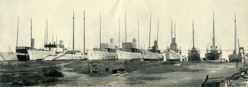 ID BF69_001_036_001 Some of Aldous's mudberths - steam yachts laid up for the winter at ...