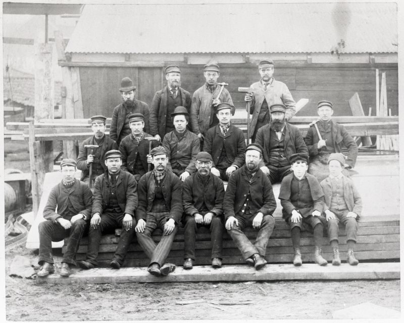  Platters and hand rivetters at Forrestt's Wivenhoe shipyard about 1900. Typical tradesmen who founded the Colne's tradition of steel shipbuilding. 
Cat1 Places-->Wivenhoe-->Shipyards Cat2 People-->Other