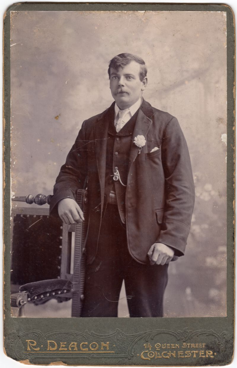  Joseph Charles William Mallett born 1872 and died 20 Dec 1911. Barge skipper.

Photo by R. Deacon, 14 Queen Street, Colchester 
Cat1 Places-->Peldon-->People