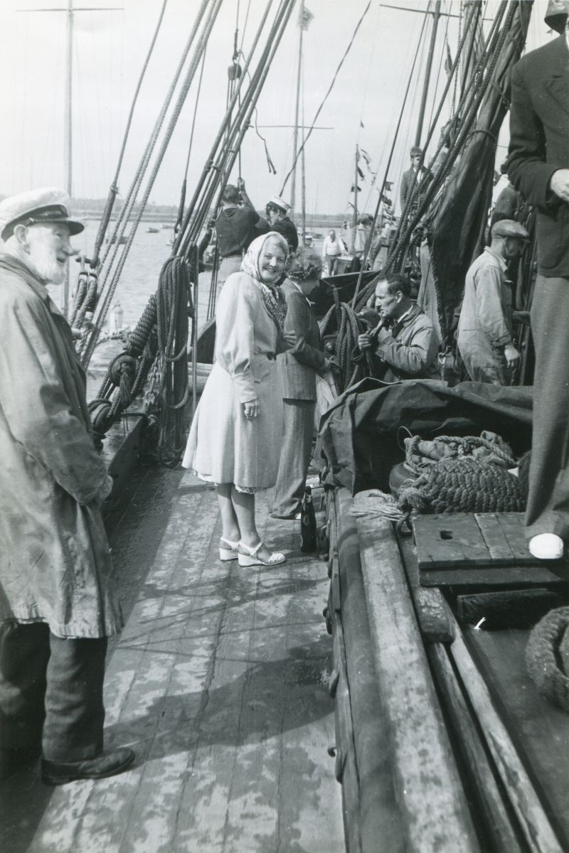  WMTR Watersports. c1948 Barge ETHEL MAUD. William Wyatt on the left, Winnie Michael Smith, Ethel Carter 
Cat1 Barges-->Pictures Cat2 Mersea-->Regatta-->Pictures