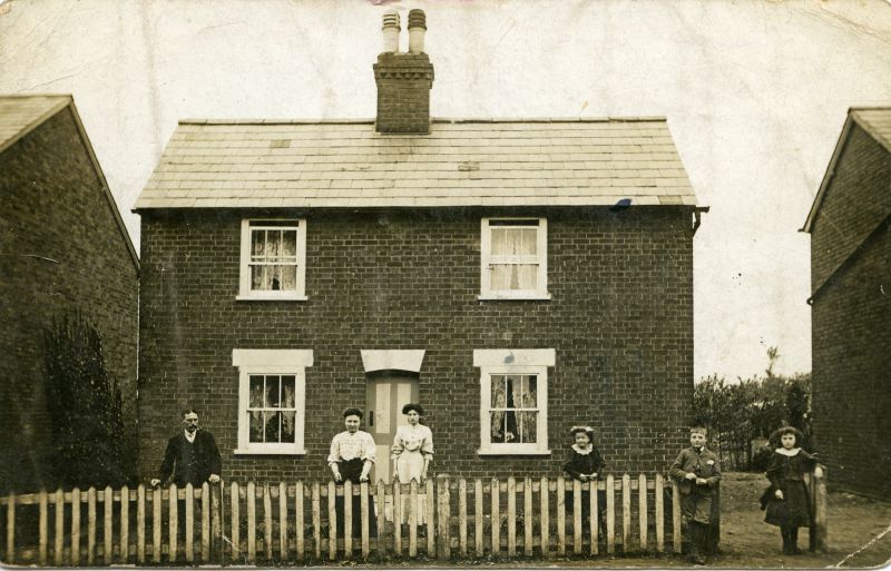 1366. ID MMC_P711_A Ennew Family, 1910. Arthur, Anne, Rosa, Emma, Arthur (Sonny). Shows the grandparents of the donor, Mrs P.A. Jones of St. Albans. Back of card is marked Church ...
Cat1 Mersea-->Buildings Cat2 People-->Other