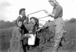 13. ID DIS2008_WLA_125 Phyl Byrne. High jinks with Land Girls in the Coggeshall area
Cat1 People-->Land Army