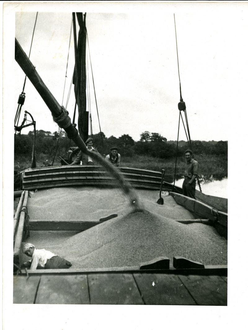  GEORGE SMEED at Fingringhoe Mill ? - see  ...
Cat1 Places-->Fingringhoe Cat2 Barges-->Pictures