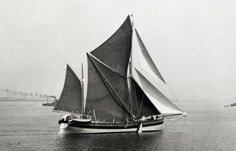  Unidentified and very smart Thames barge. A negative. 

Used in Barges by John Leather, page 16, source not given. Caption is One of Everard's big barges sailing in a match. 
Cat1 [Not Set] Cat2 Barges-->Pictures