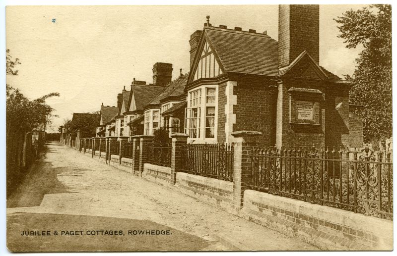 Postcard Jubilee & Paget Cottages, Rowhedge.

Paget Memorial cottages in Paget Road. Built by the Paget family for their aged yacht hands. Now [1977] renovated and still providing good homes.

Used in Saltwater Village page 101. 
Cat1 [Not Set] Cat2 Places-->Rowhedge