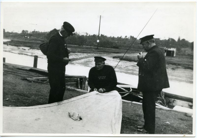 ID BF70_001_053_001 Making a sail on the quay, about 1919. Mr Elisha Wade of the WILLIAM HENRY ...