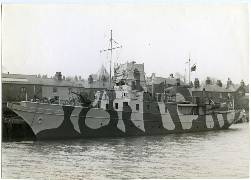 ID BF72_001_020_001 CALETA at Rowhedge in wartime camoflage paint. She was built 1930 and was a ...