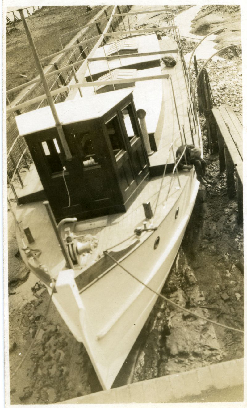 ID BF73_001_149_007 Husk's boatyard Wivenhoe. TML JOSEPH WHITE. Built James Husk, Wivenhoe 1925, ...
