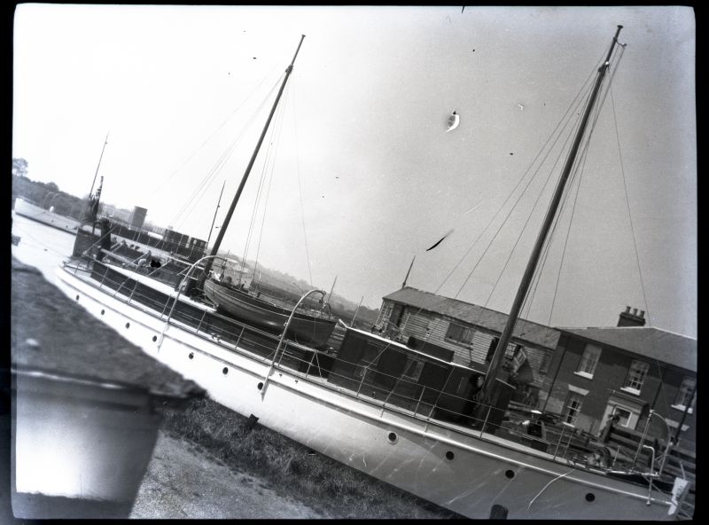 ID BF73_001_149_018 Husk Boat Builders, Wivenhoe
<br>From a negative