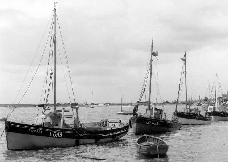  Leigh. LO49, LO423, LO240 
Cat1 Places-->Leigh on Sea Cat2 Smacks and Bawleys