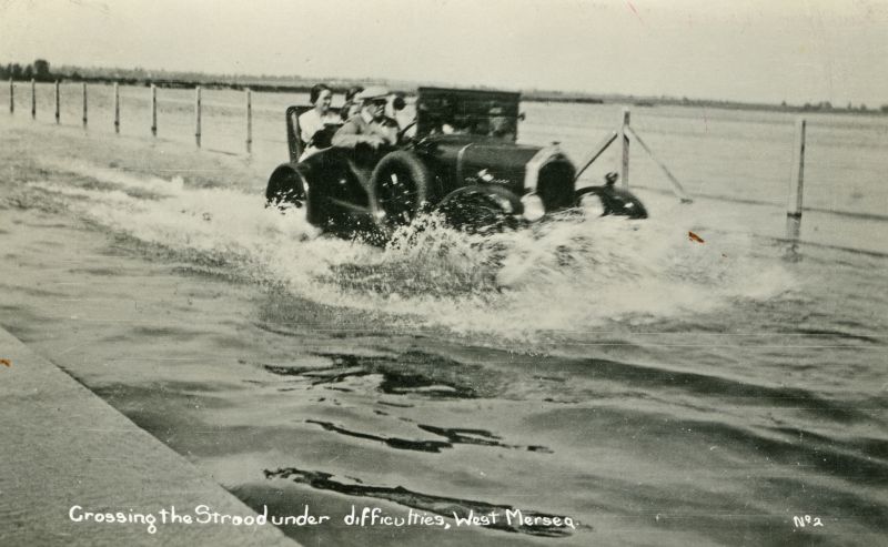 Crossing the Strood under difficulties, West Mersea. Postcard mailed 3 August 1938 
Cat1 Mersea-->Strood