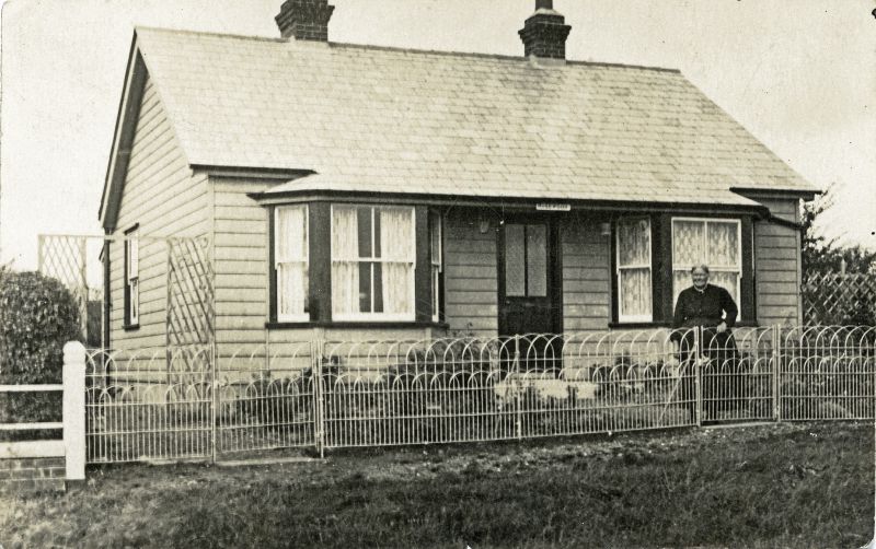  Granny French's home Rosewood, 30 Victory Road, West Mersea

Bertha Caroline [ or Carole ] French, née Green. Bertha French died 27 August 1938 -  ...
Cat1 Mersea-->Buildings Cat2 Families-->Green Cat3 Families-->French