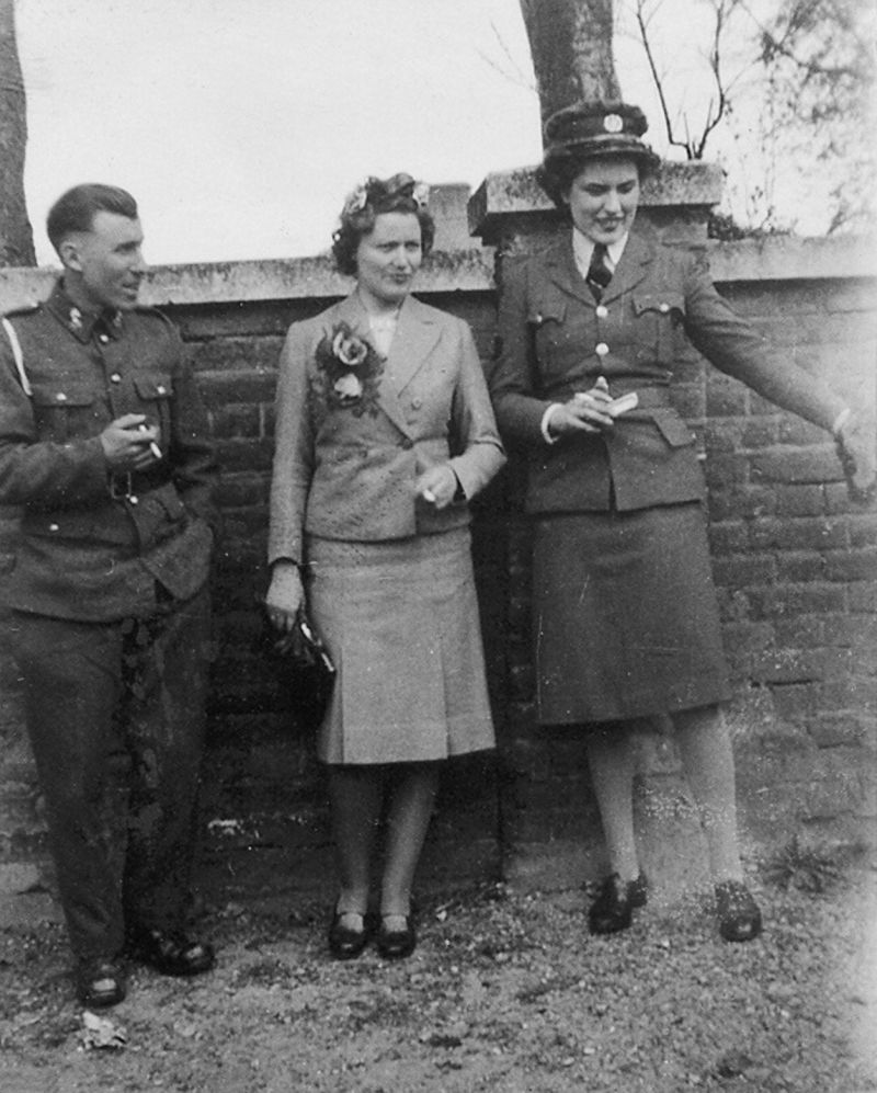 Peter Farthing, Dorothy Sims and WAAF friend, at Dorothy and Peter's wedding in North Walsham. 
Cat1 Museum-->DisplayPhotos Cat2 Families-->Farthing