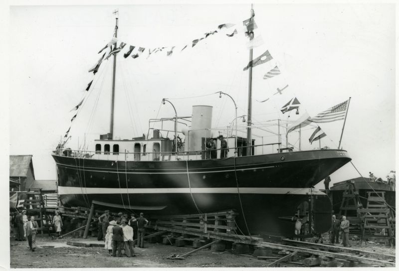  Rowhedge Ironworks Ship No. 705 steel motor yacht UMBRINA ready for launch.
Built for an American owner.

Used in The Northseamen page 317.

Photo Suffolk Photo Agency 
Cat1 Yachts and yachting-->Motor Cat2 Places-->Rowhedge
