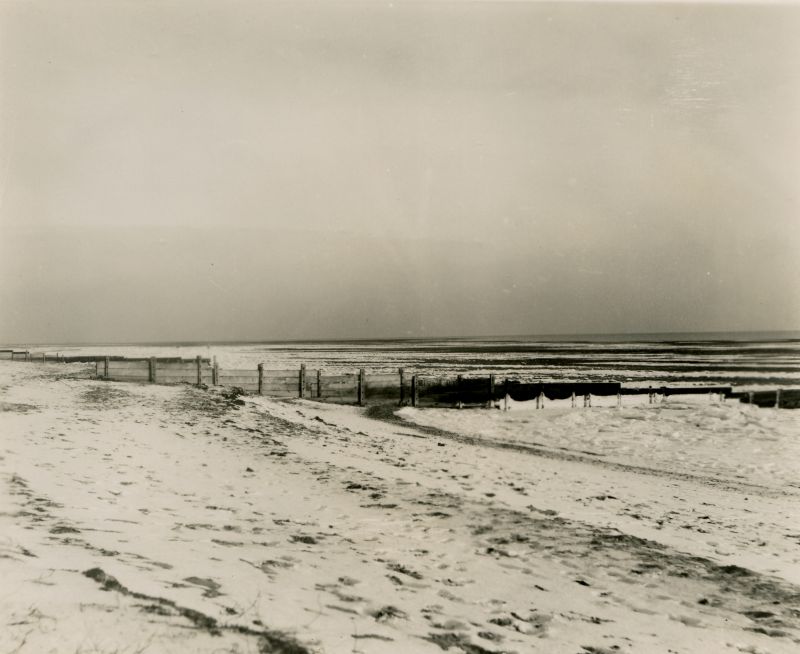  Frozen sea at Mersea, January 1940. 
Cat1 Weather Cat2 Mersea-->Beach