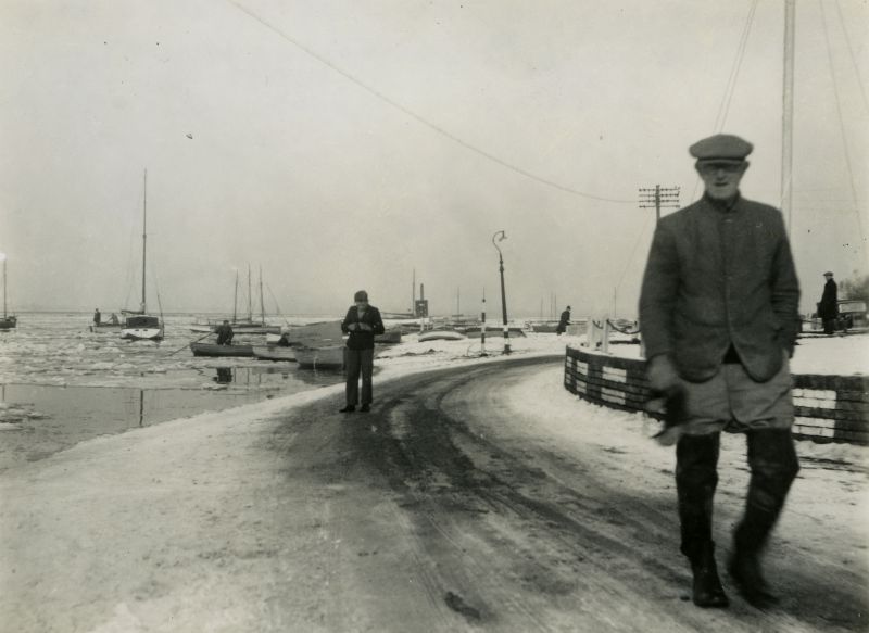  The icy winter of 1940 - a photograph taken by Pauline's father. The handwriting on the back says The man might be Alfred Woolf of Church Fields, West Mersea. 

The green on Coast Road is on the right - white squares painted on the brickwork to make it more visible in the dark.

Foreground on the right is Alfred 'Tush' Woolf and behind him on the road is Ted Woolf [RG]. 
Cat1 Mersea-->Coast Road Cat2 Weather