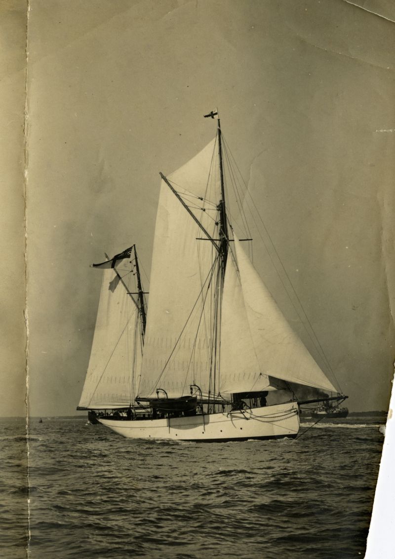 Click to Pause Slide Show


 BLUE BIRD, rigged as Yawl. Yachts with Tollesbury men on board. Photo from R. Ashton, London S.W. 
Cat1 Yachts and yachting-->Sail-->Larger