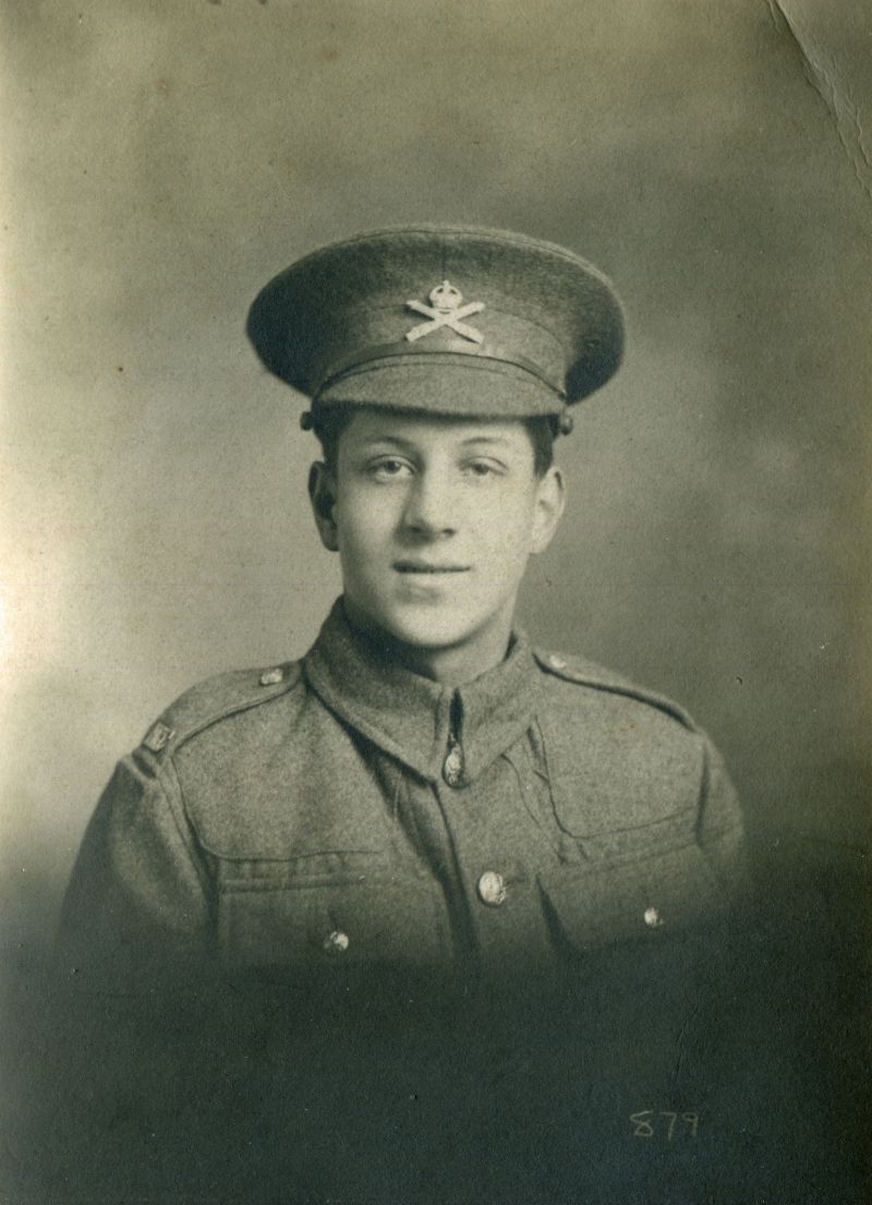  Albert Arthur Lee, Private 85813, Machine Gun Corps. 

Enlisted Colchester 11 May 1916 

Wounded at Ypres and discharged from Army 8 April 1916 
Cat1 War-->World War 1