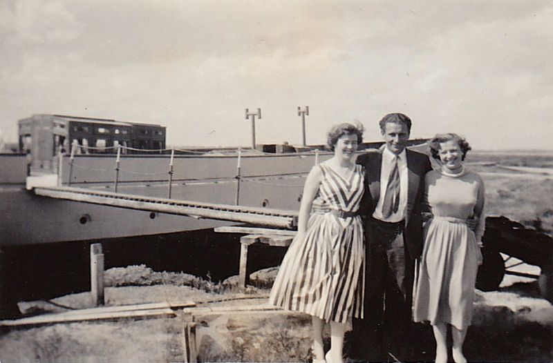  Peter and Jane Carter on the left with Enid Shakespeare on the right. Yacht HEARTSEASE in the background, taken on Tollesbury saltings. 
Cat1 Tollesbury-->Woodrolfe Cat2 Yachts and yachting-->Sail-->Larger