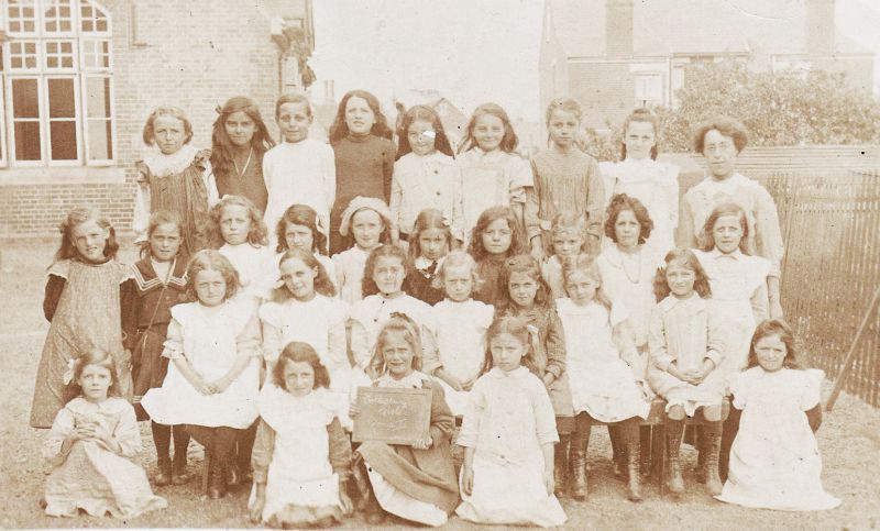  Tollesbury School Girls Group I. Year not known. 
Cat1 Tollesbury-->People Cat2 People-->School