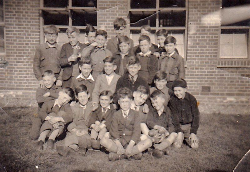 Tollebury School. William Cecil Shakespeare, 3rd row back, 2nd right. 
Cat1 Tollesbury-->People Cat2 People-->School