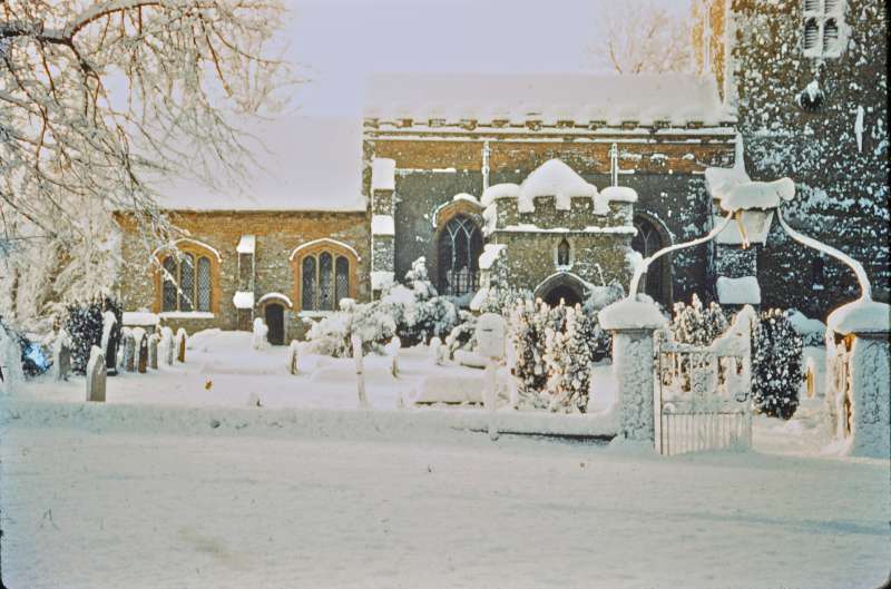  West Mersea Parish Church in the snow. 
Cat1 Weather Cat2 Mersea-->Buildings