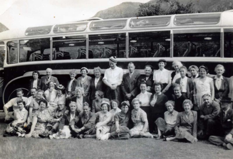  Coach outing in the 1950s. Tollesbury. 
Cat1 Tollesbury-->Transport
