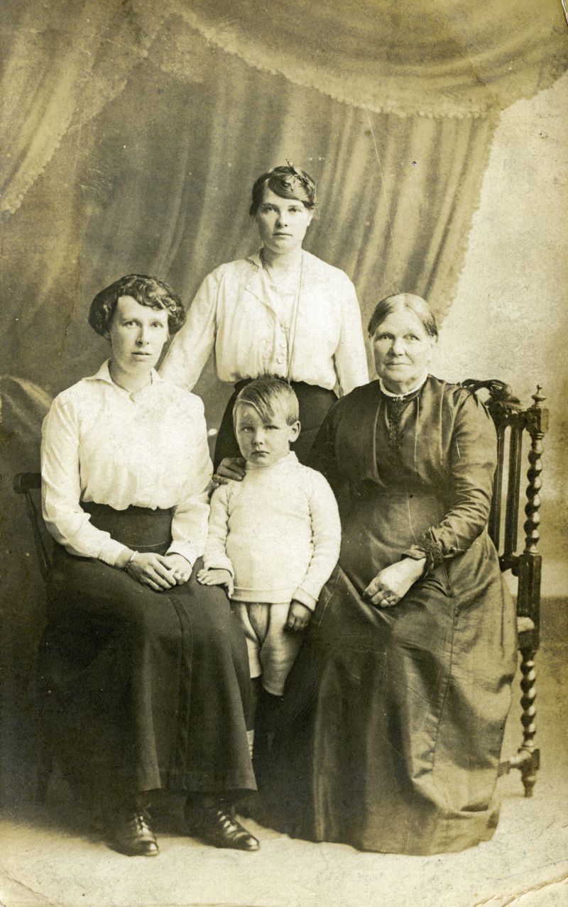  Hewes Family.

The back of the card is addressed to Mr A. Hewes, H.M.S. Servitor R.F.A., C/O G.P.O. London. 
Cat1 Families-->Hewes