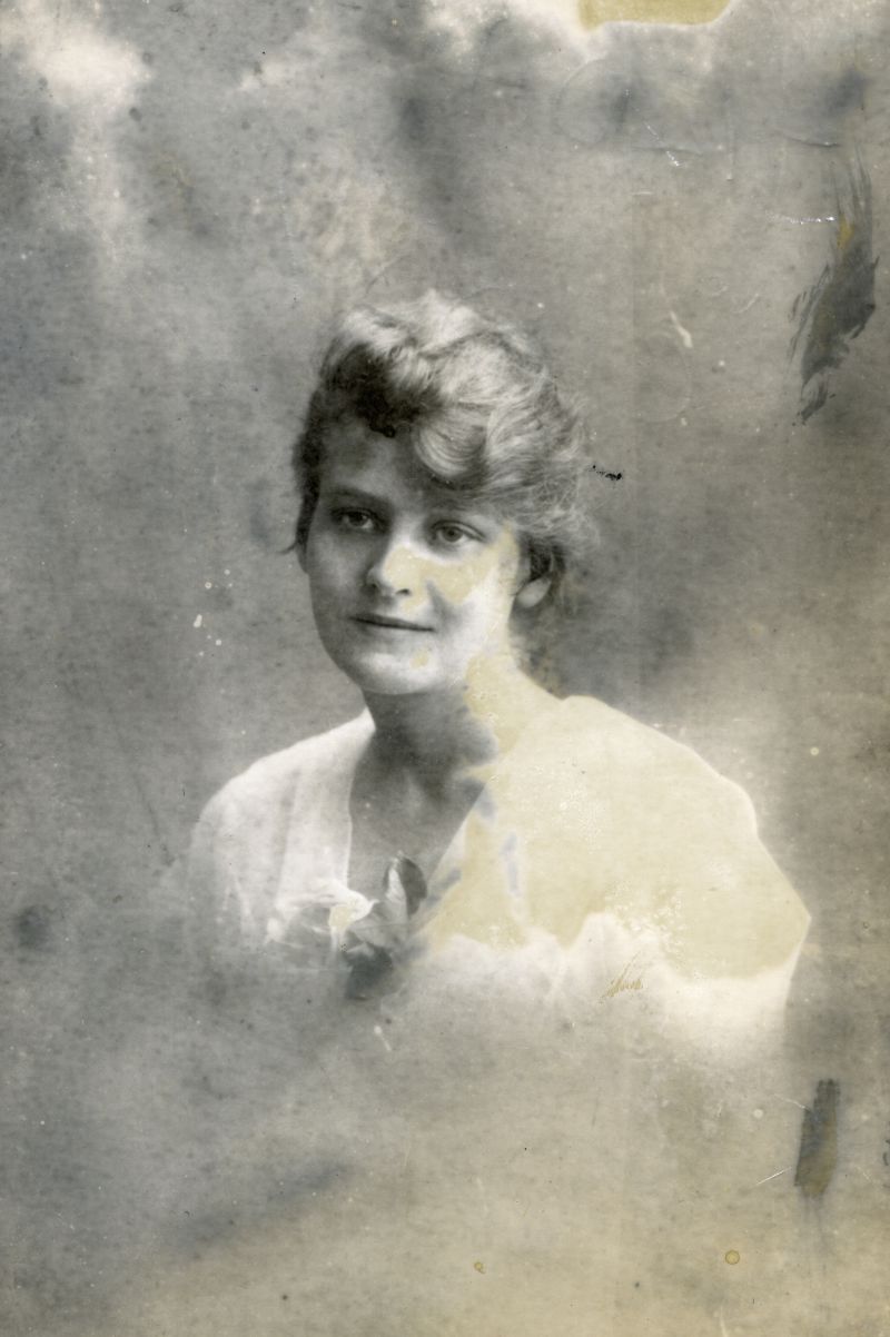 Hilda 'Cuddy' Cutts née Hewes. Married Ray Cutts.

From Album 7. 
Cat1 Families-->Hewes