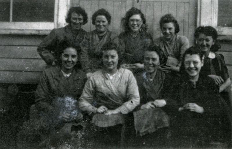  Gowen workers 1943/44

Back 1. Miss Beat Green, 2. Mrs N. Smith née Meekings, 3. Miss B. Pullen, 4. Mrs S. Atkinson, 5. Miss G. Cooper

Front. Mrs N. Preston née Mole, 2. Mrs E. Evenden née Stoker, 3. Mrs Blanche Hewes née Green, 4. Mrs Joyce Pontyfix née Gladwell.

From Album 12. 
Cat1 Ship and boat building, sailmaking Cat2 Families-->Mole Cat3 Families-->Green Cat4 Families-->Hewes