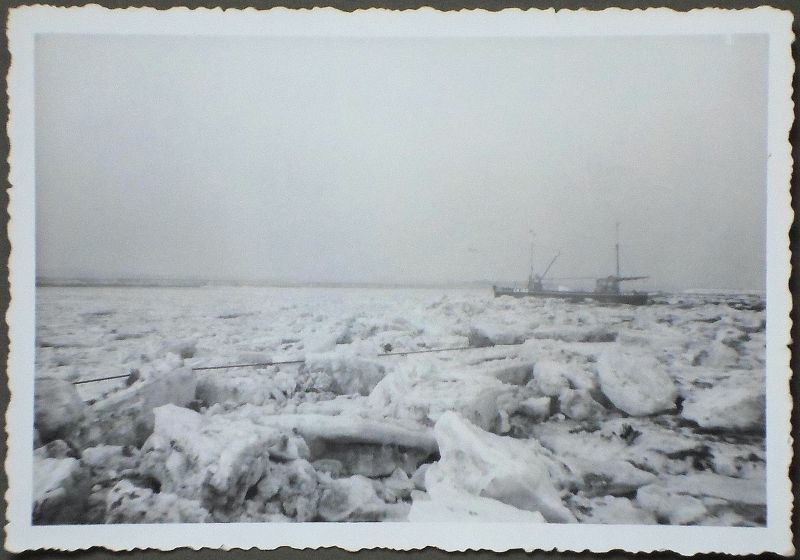  Strood Channel from Dabchicks with CK100 in the hard winter of 1962-63. 
Cat1 Weather Cat2 Mersea-->Creeks, fleets, channels, saltings