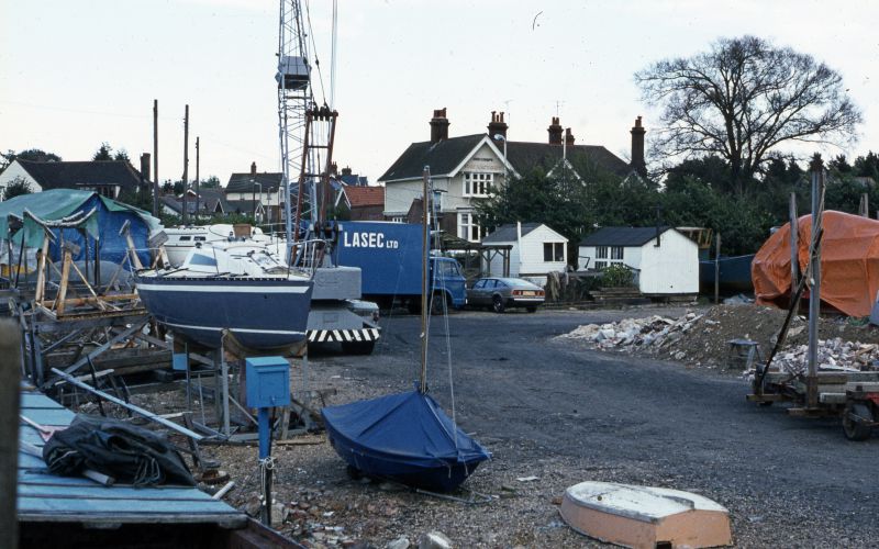 Click to Pause Slide Show


 Burma Road looking towards The Victory. 
Cat1 Mersea-->Coast Road
