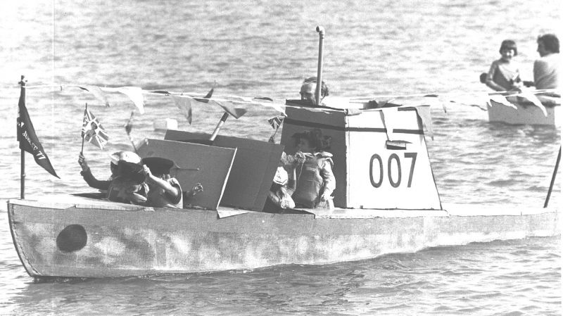  Submarine - 1977 Regatta 
Cat1 Mersea-->Regatta-->Pictures