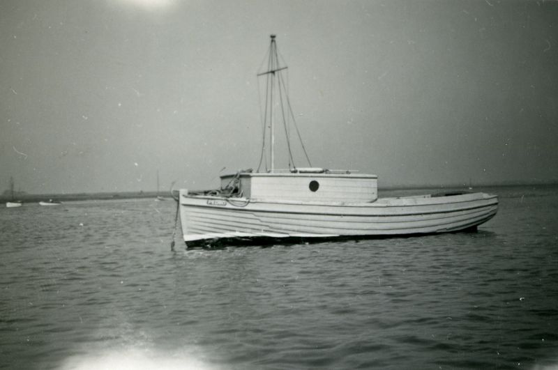 Click to Pause Slide Show


 Rue Pullen's trip boat PEDRO. This is the first PEDRO. Photo on Air Ministry paper so just after WW2. 
Cat1 Ships and Boats-->Launches
