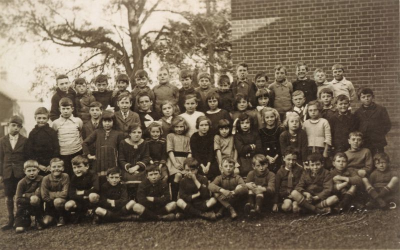  School group.

Back row L-R 1. 'Buzzer' Osborne, 2., 3. 'Dewi' D'Wit, 4., 5. Edwin Woods. 6. Jenkins, 7. Dan Hearsum 8. Tommy Cole 9., 10. Nathan Hoy, 11. Alf Mole, 12. Brown, 13. Leslie Wright, 14. Afthur Hewes.

Second row 1. Ernie Hempstead, 2. Jenkins, 3. Wilfred Carter, 4. Bernard Cudmore, 5. Jack Martin, 6. Evelyn Pullen, 7. Molly Fen, 8., 9. Gwen French [ Gwenda French ], 10. Dolly ...
Cat1 Families-->Pullen Cat2 Families-->French Cat3 Families-->D'Wit