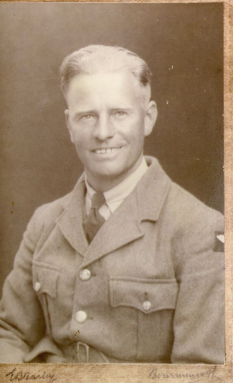  Arthur Leslie Wyncoll - RAF Despatch rider in World War 2 
Cat1 Places-->Peldon-->People