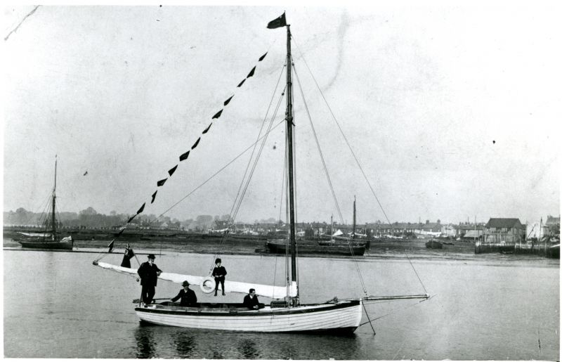  Designed by Hayzell Polley and built at Aldous pre 1914. Patterson at stern.

Mr Patterson's racing boat in Brightlingsea Creek. 
Cat1 Places-->Brightlingsea