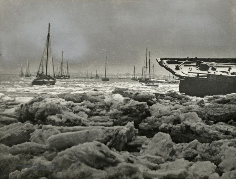  Smacks in the ice. Looking up the South Channel Creek from St. Osyth Stone in a hard winter about 1929. The smacks lie to their anchors amidst the swirling snow and ice floes which, driven by the tides, can do much damage to wooden hulls. At times the smaks put to sea in such conditions to avoid the scouring action of the ice, seeking clearer water, if at some discomfort for their crews. Others ...
Cat1 Smacks and Bawleys Cat2 Places-->Brightlingsea Cat3 Weather