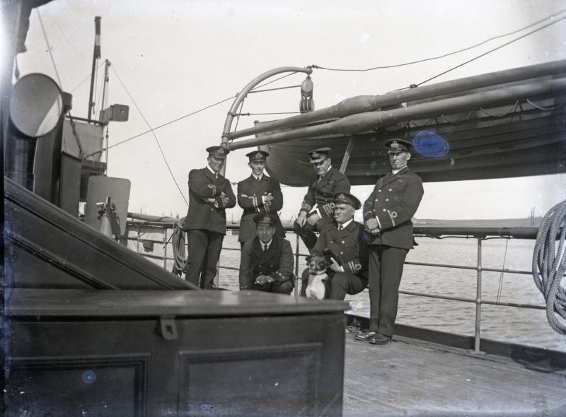  The men in uniforms are Royal Navy Reserve officers, probably on 
board an armed yacht. The crews of requisitioned vessels often stayed with 
their ships; in many cases they were the only people familiar with the 
idiosyncrasies of the sometimes elderly vessels involved. Note the semaphore on the bridge wing and just below it on the deck a small gun; probably a 2 or 3pdr. WW1 [John ...
Cat1 Places-->Wivenhoe-->Town Cat2 People-->Fishermen and Seamen Cat3 Yachts and yachting-->Steam