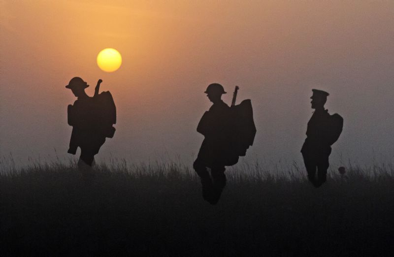  WW1 Memorial Soldiers at the Strood. Sunrise over East Mersea. 
Cat1 Mersea-->Strood Cat2 [Display on front screen]
