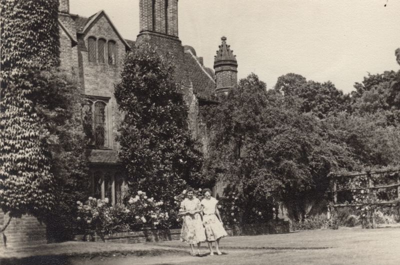  The Home Secretary's 15th Century Stanstead Hall.

Photo used in Essex Countryside, year not known: Stansted Hall, the beautiful Tudor residence of the Home Secretary, Mr R.A. Butler, between Bishop's Stortford and Thaxsted. 
Cat1 Miscellaneous
